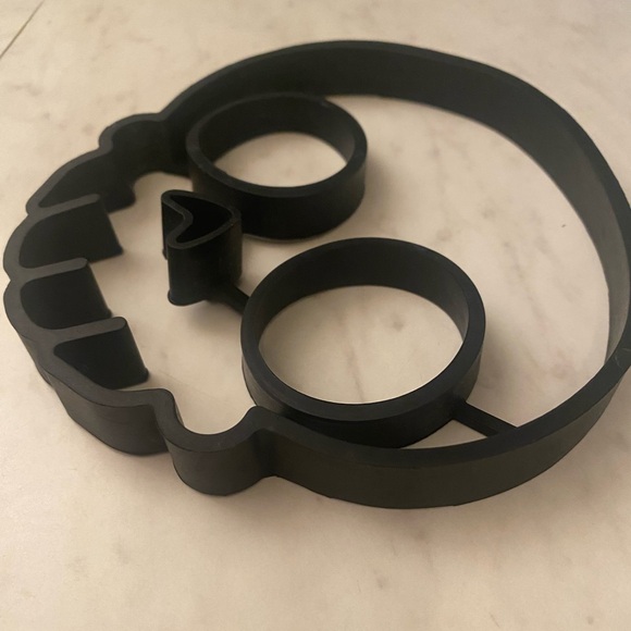 Fred Silicone Skull Egg Mold - Picture 3 of 3